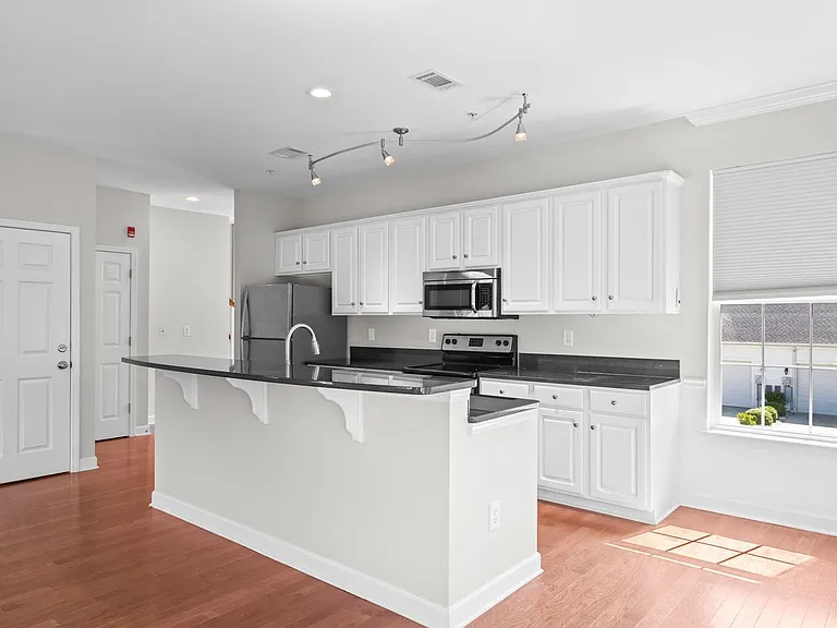 2798 Howard Ave #G — Photo 14