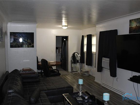 2nd image of 724 W Gramercy Ave