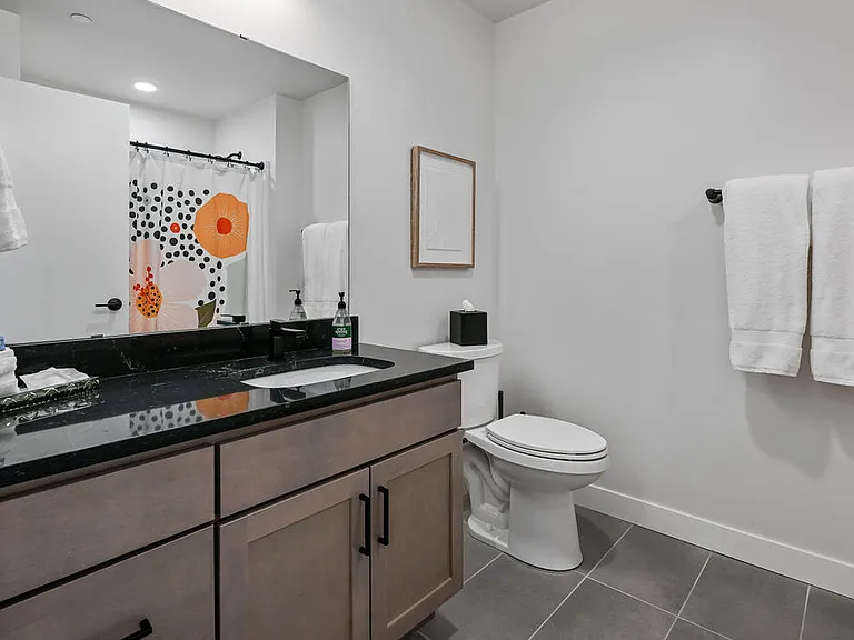 Urbane115 Apartments — Photo 16