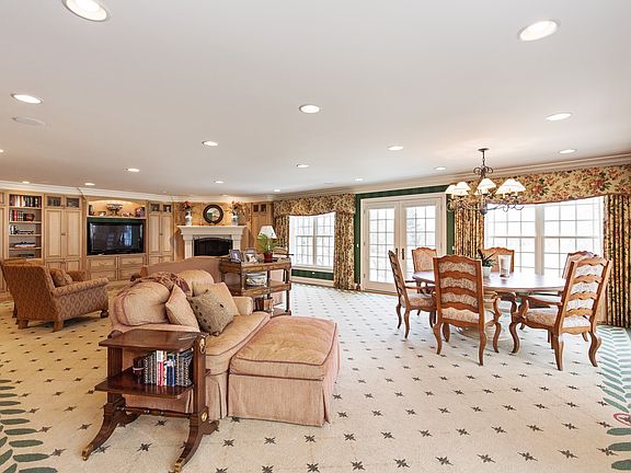 Living Room / Dining Room