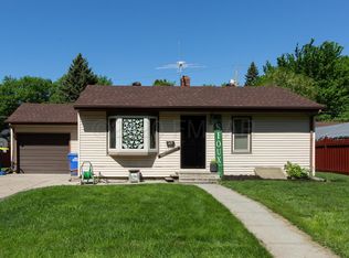 1105 17th St S, Fargo, ND 58103