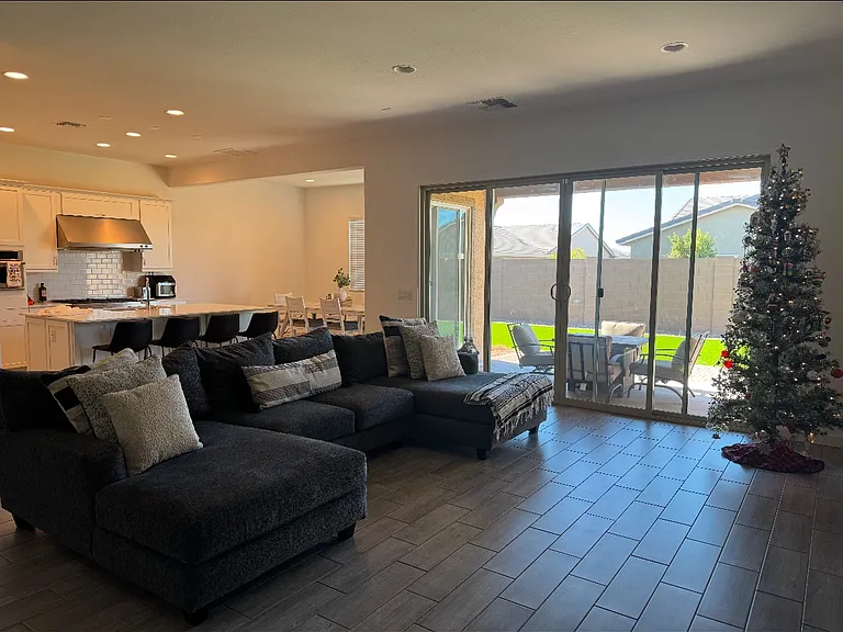 9416 S 41st Dr — Photo 11