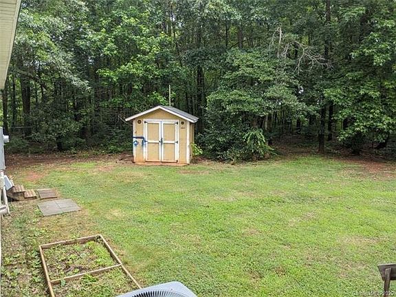 3rd image of 250 Duke Dr