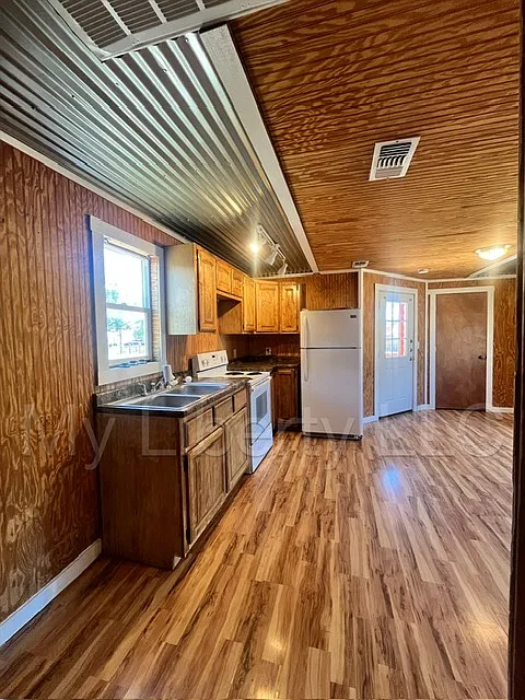 2 bed, 700 sqft, $825 — Photo 3