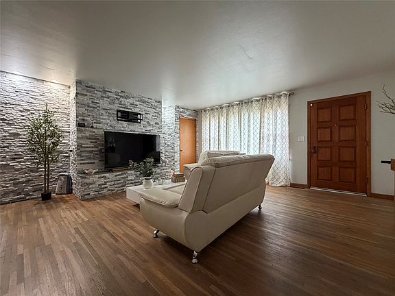 2nd image of 2021 6th Ave