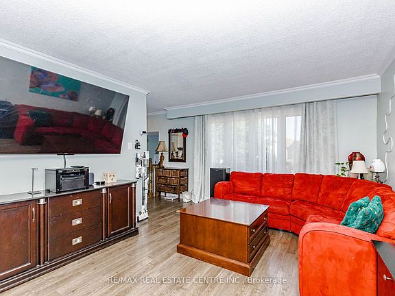 4th image of 28 Foxacre Row