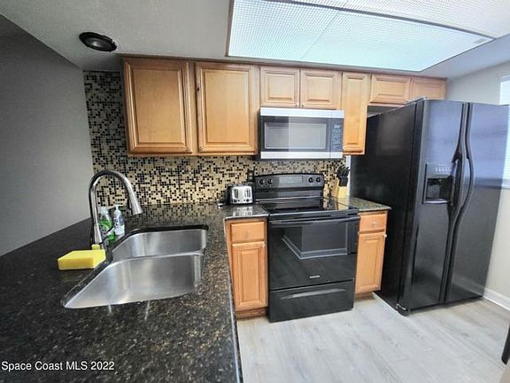 2nd image of 3147 Sir Hamilton Cir #10