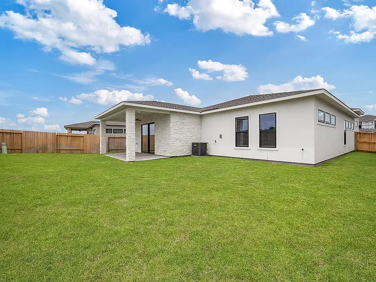 1808 Drover Ln — Photo 2