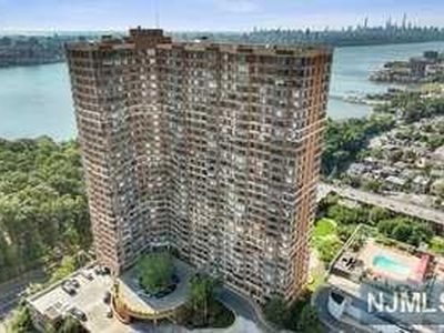 100 Old Palisade Rd APT 2508, Fort Lee, NJ, 07024
