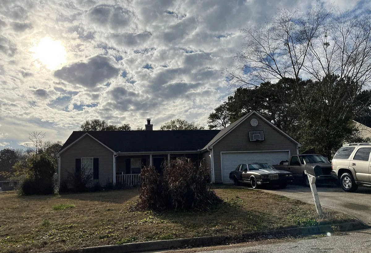 711 Cloverdale Dr photo 1
