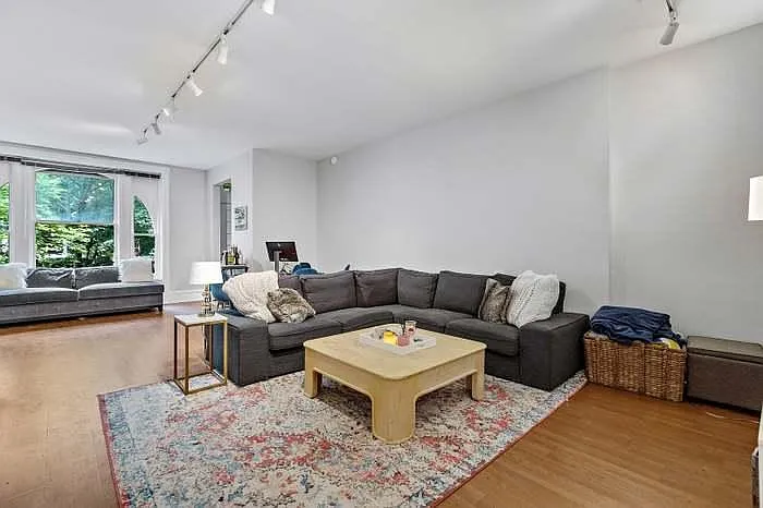 2434 N Burling St #1 — Photo 9