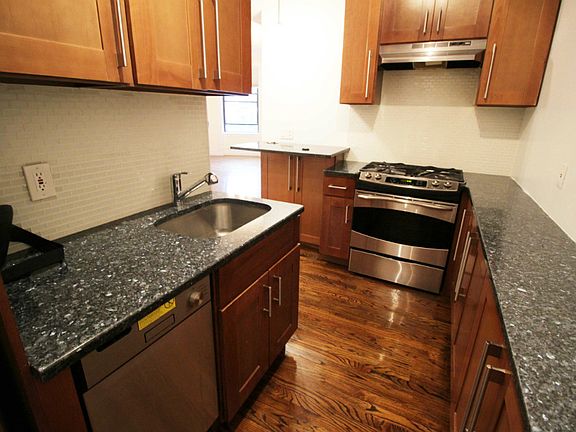 2nd image of 305 W 91st St APT 3