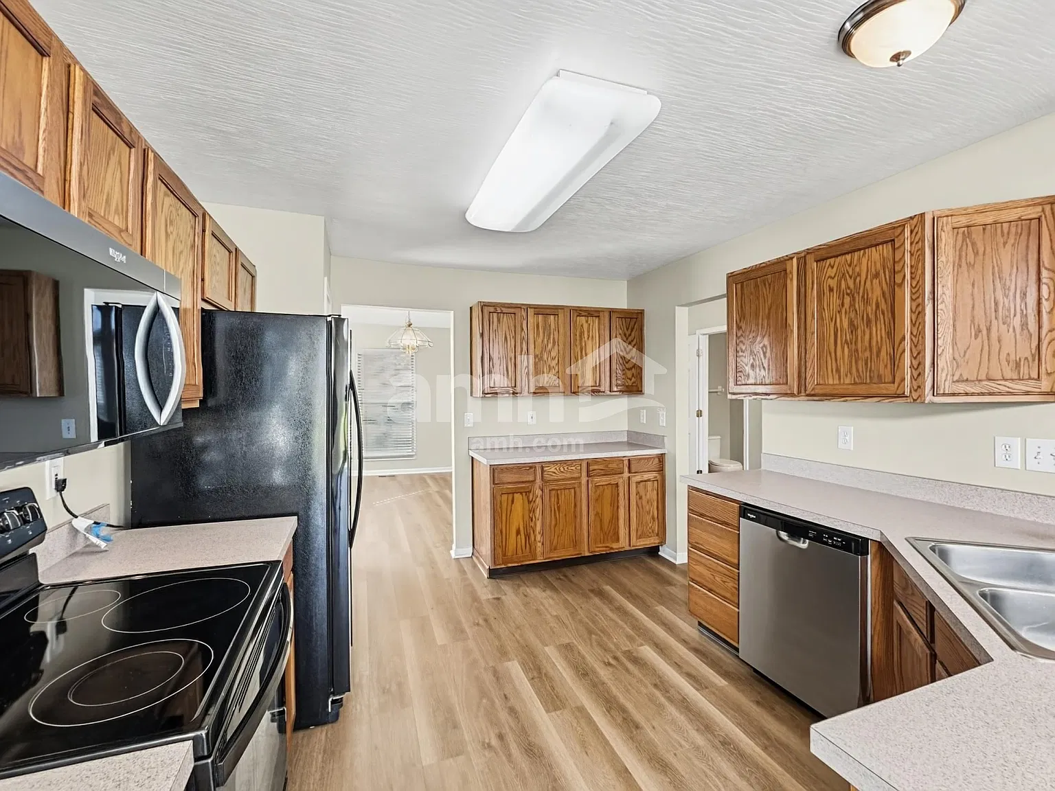 3 bed, 2.5 bath, 2016 sqft, $2,585 — Photo 3