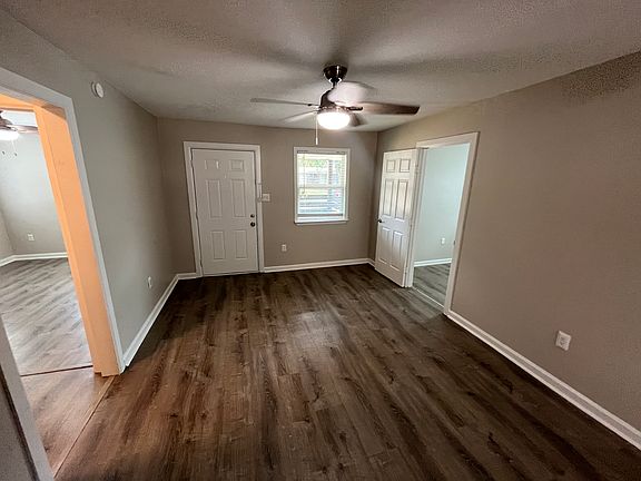 3rd image of 2213 Winthrop Dr