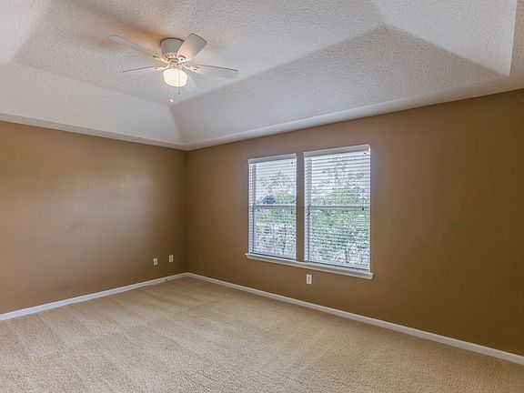5th image of 2294 Sunset Bluff Dr