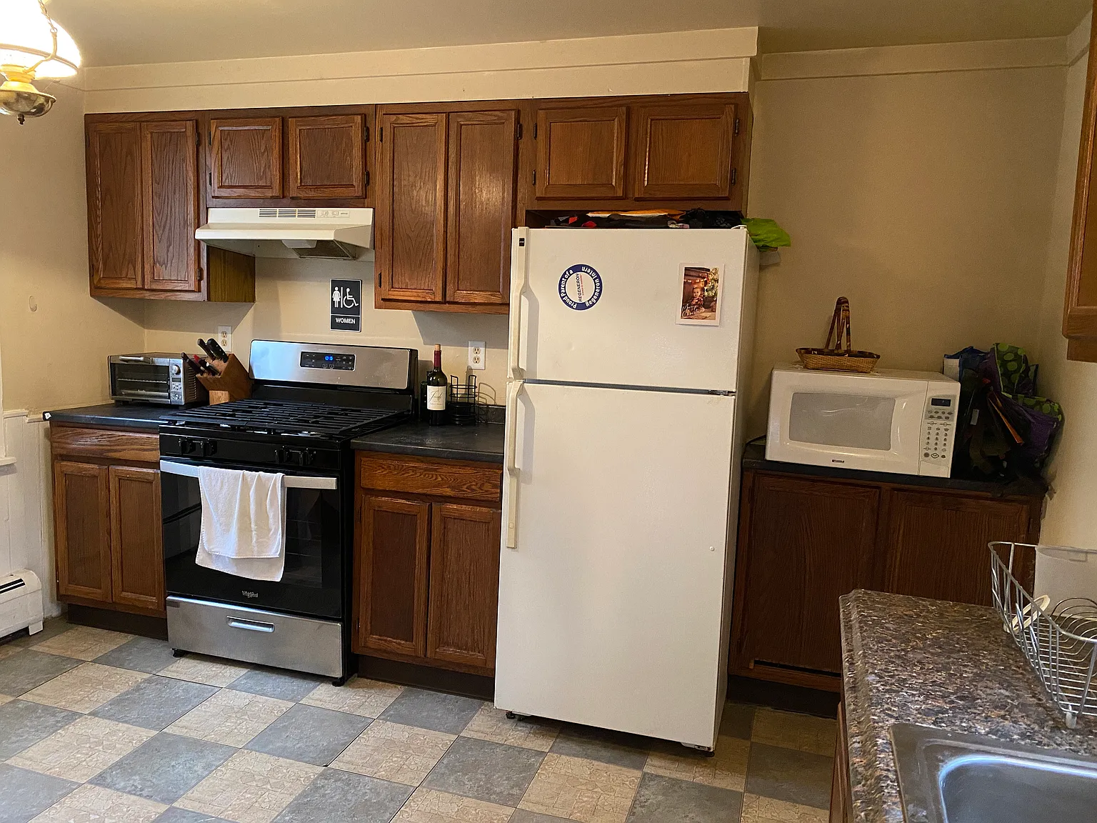 2 bed, 1.5 bath, 1000 sqft, $1,570 — Photo 2