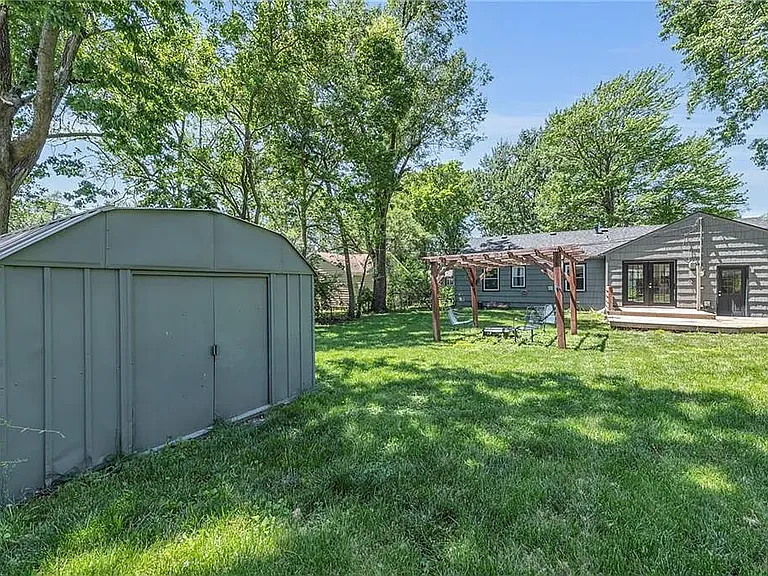 7029 Beverly St — Photo 22