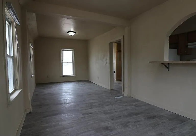 423 Draper St #1/2 — Photo 5