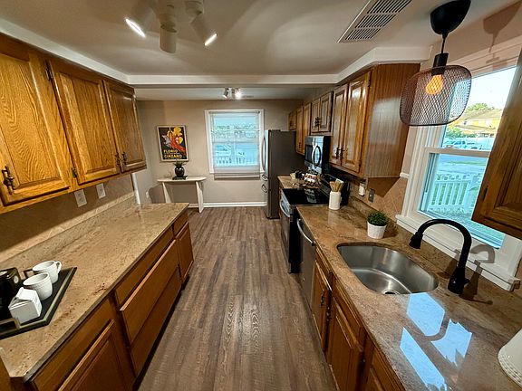 3rd image of 8582 Beacon Point Rd