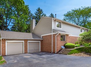 99 Corbins Mill Dr, Dublin, OH 43017