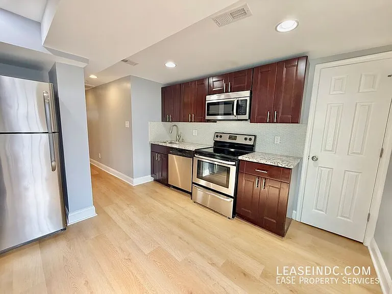 3119 11th St NW #B — Photo 6
