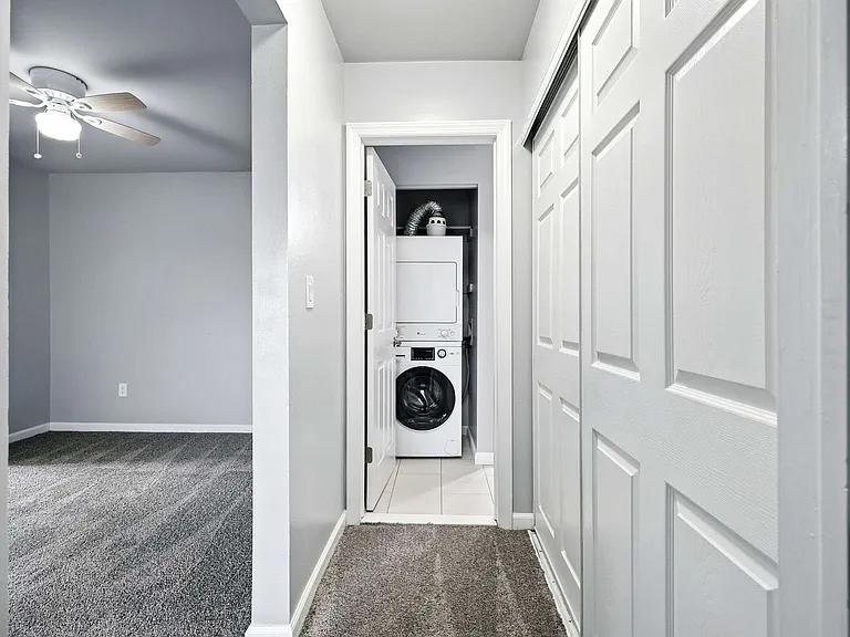 Shore Hill Apartments — Photo 10