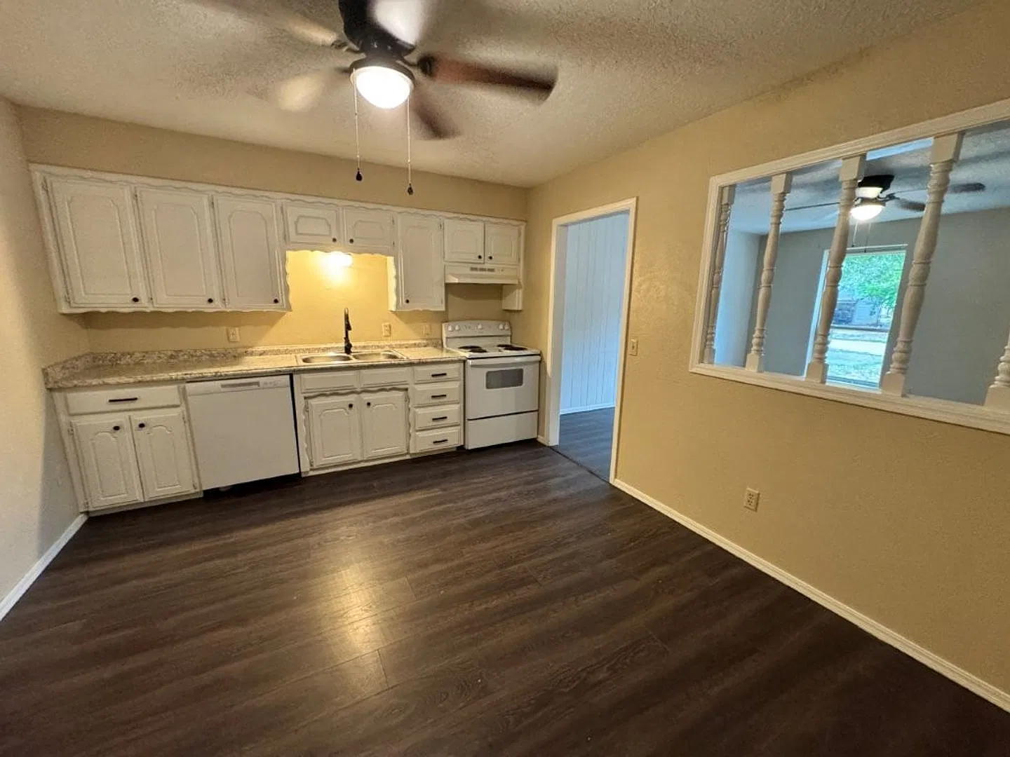 Newly remodeled , spacious, cute and clean with carport right in the heart of Chickasha!! — Photo 4