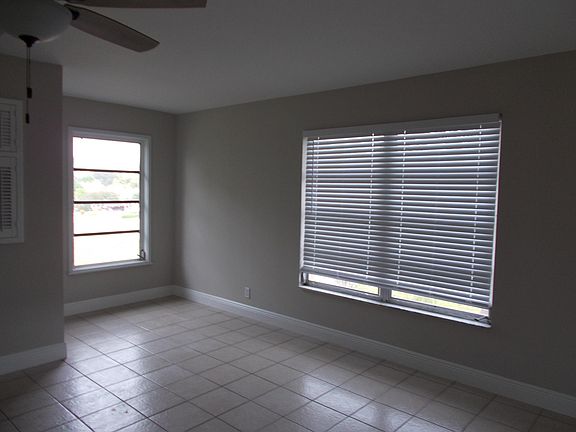 5th image of 582 94th Ave N