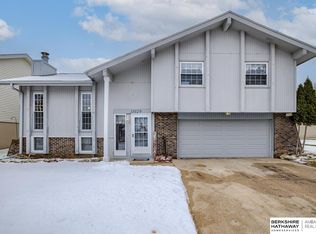 11029 Laurel Cir, Omaha, NE 68164