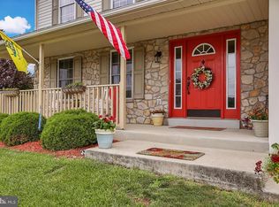 13 Roxberry Dr, Reading, PA 19608