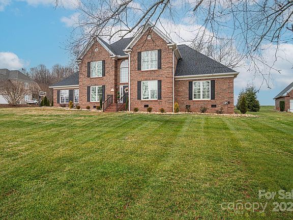 2nd image of 3578 Savannah Ln