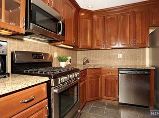 951 Juniper Way, Mahwah, NJ 07430