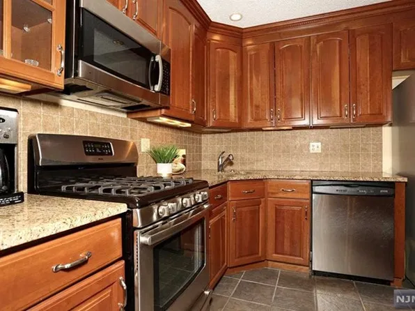 951 Juniper Way, Mahwah, NJ 07430