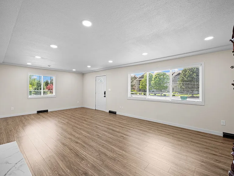 7904 N Crestline St — Photo 5