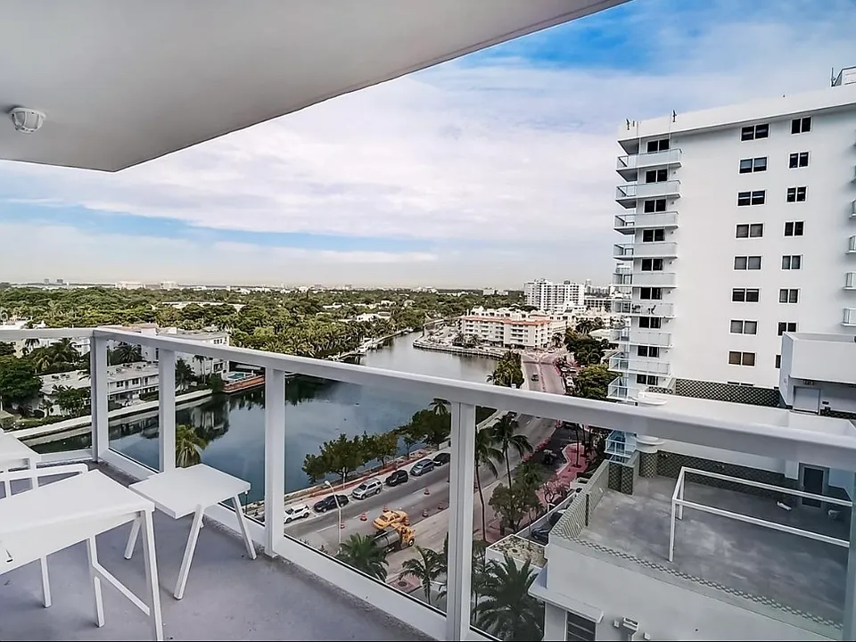 2401 Collins Ave #14100