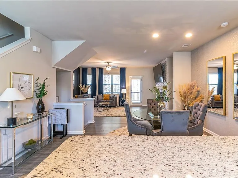 3123 Meadowstone Ln SW — Photo 9