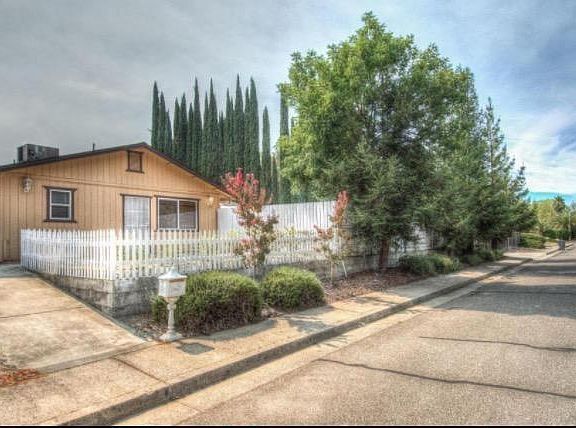 Entrance to Studio from Harlan