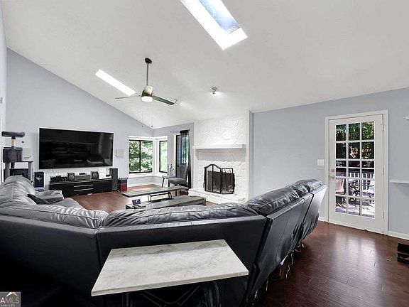 5th image of 2721 Pine Cone Ln