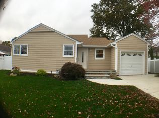 995 Goliath Rd, Massapequa, NY 11758