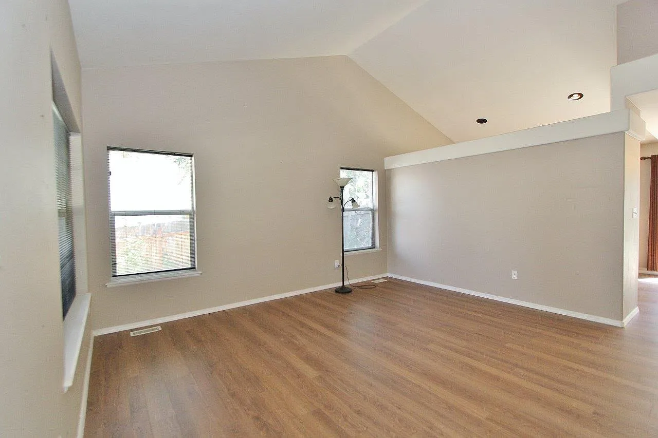 3 bed, 2.5 bath, 1739 sqft, $2,475 — Photo 3