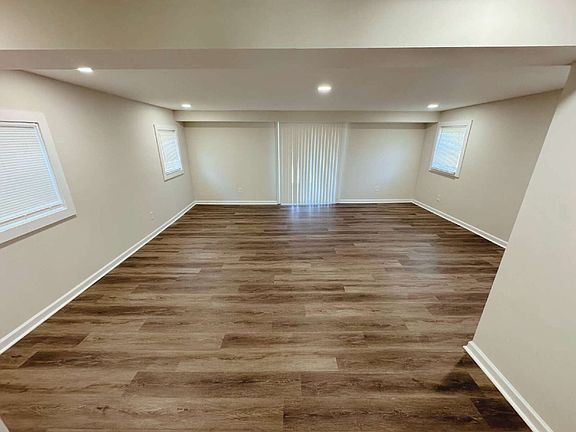 2nd image of 1016 Waterside Dr SE