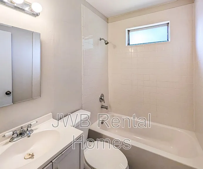 3312 Seville St W — Photo 6