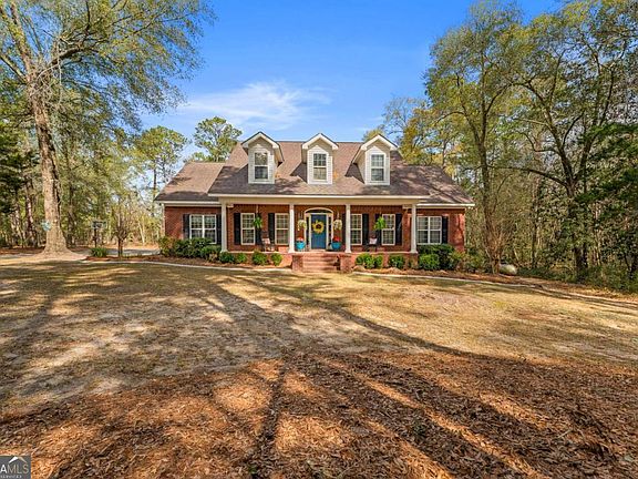 3rd image of 300 Kieffer Hill Rd