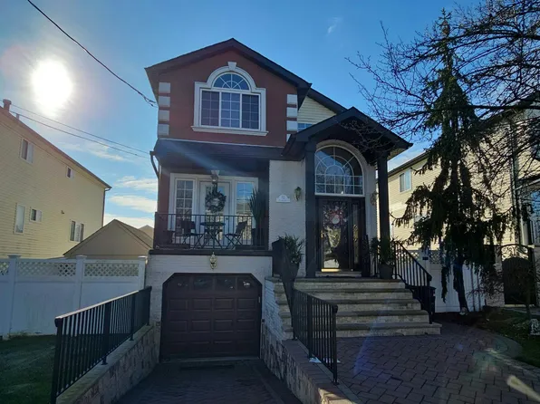72 Pitney Ave, Staten Island, NY 10309