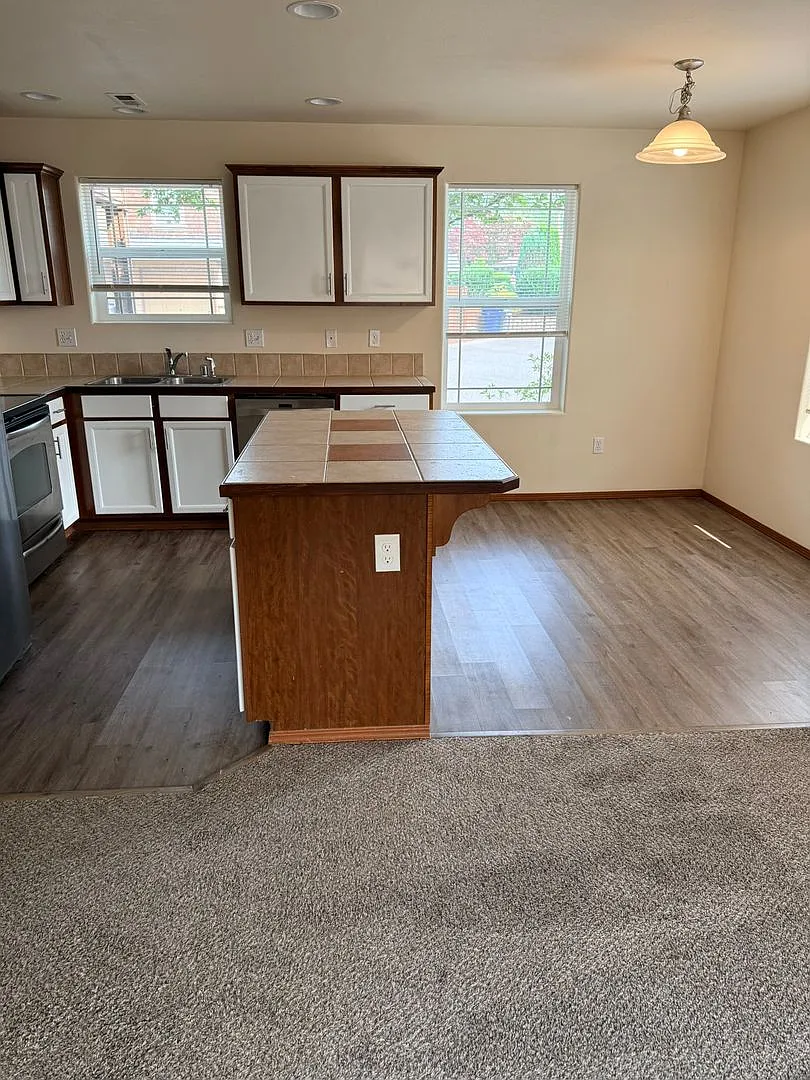 Move In Special - $500 Off Your First Month's Rent — Photo 2
