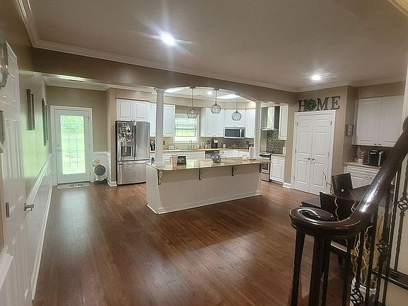 5th image of 208 Chinaberry Ln