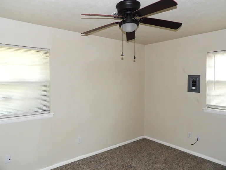 4611 NW Santa Fe Ave — Photo 8