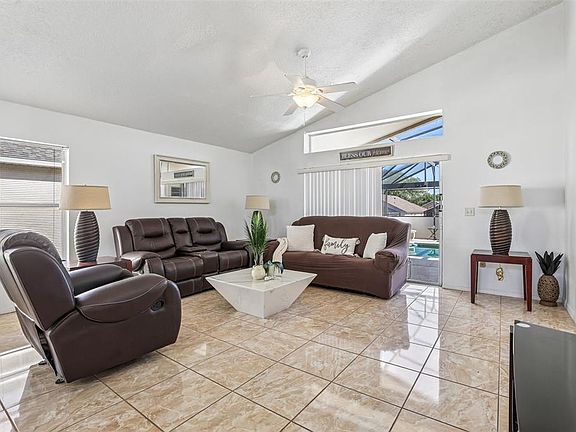 3rd image of 753 CASTERTON CIRCLE