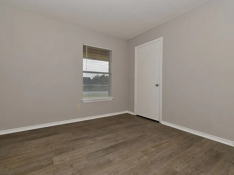 4008 Templeton St — Photo 23