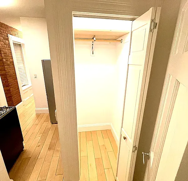 145 Waverly Pl #2E — Photo 8